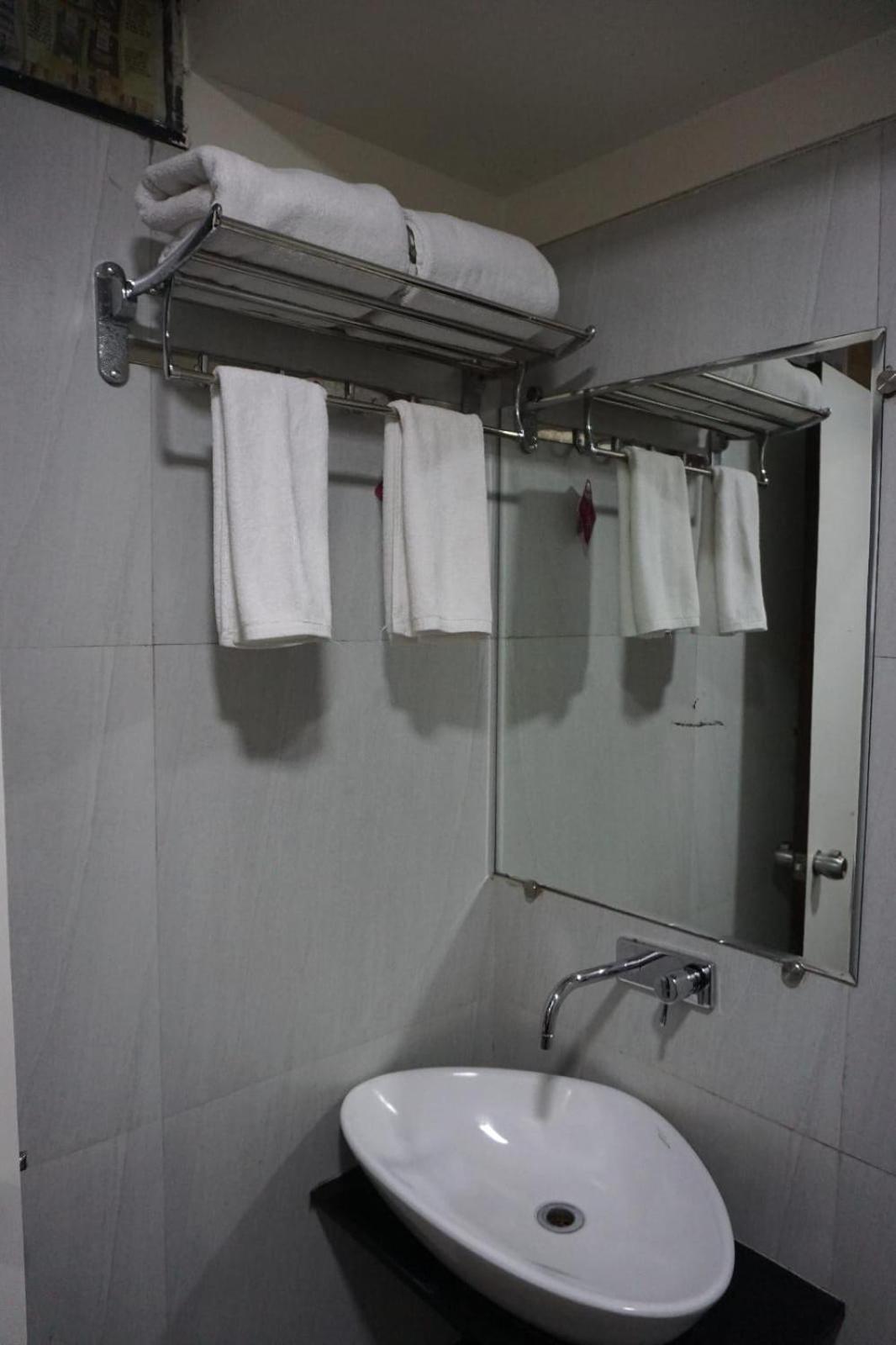 Hotel Yash Executive Evrengabad Dış mekan fotoğraf