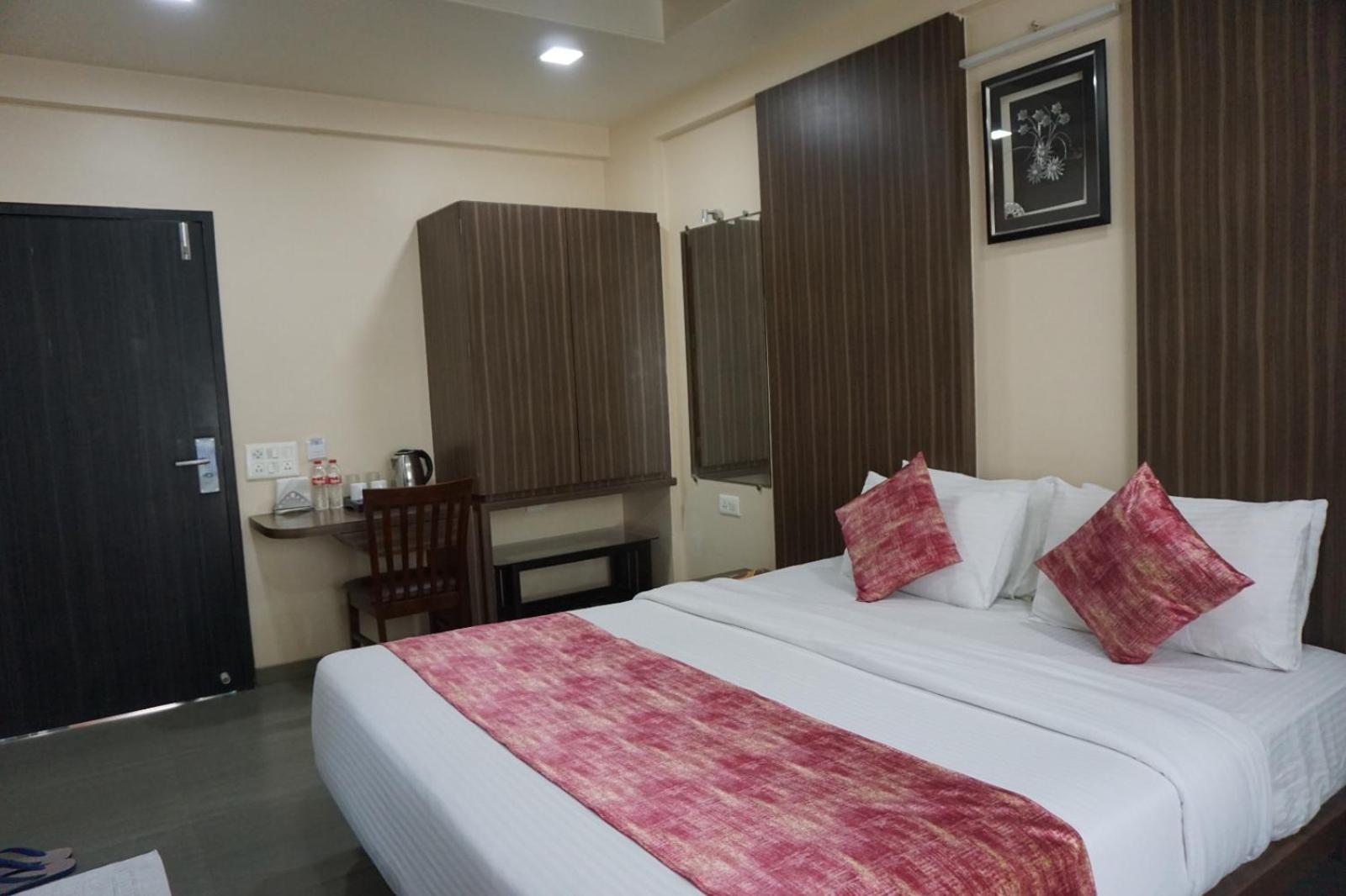 Hotel Yash Executive Evrengabad Dış mekan fotoğraf
